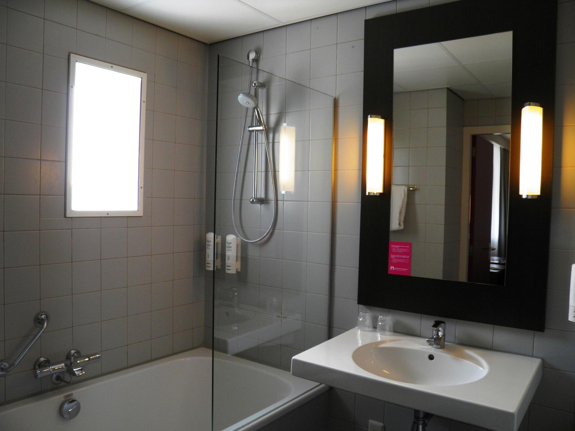 Leonardo Hotel Breda City Center Экстерьер фото