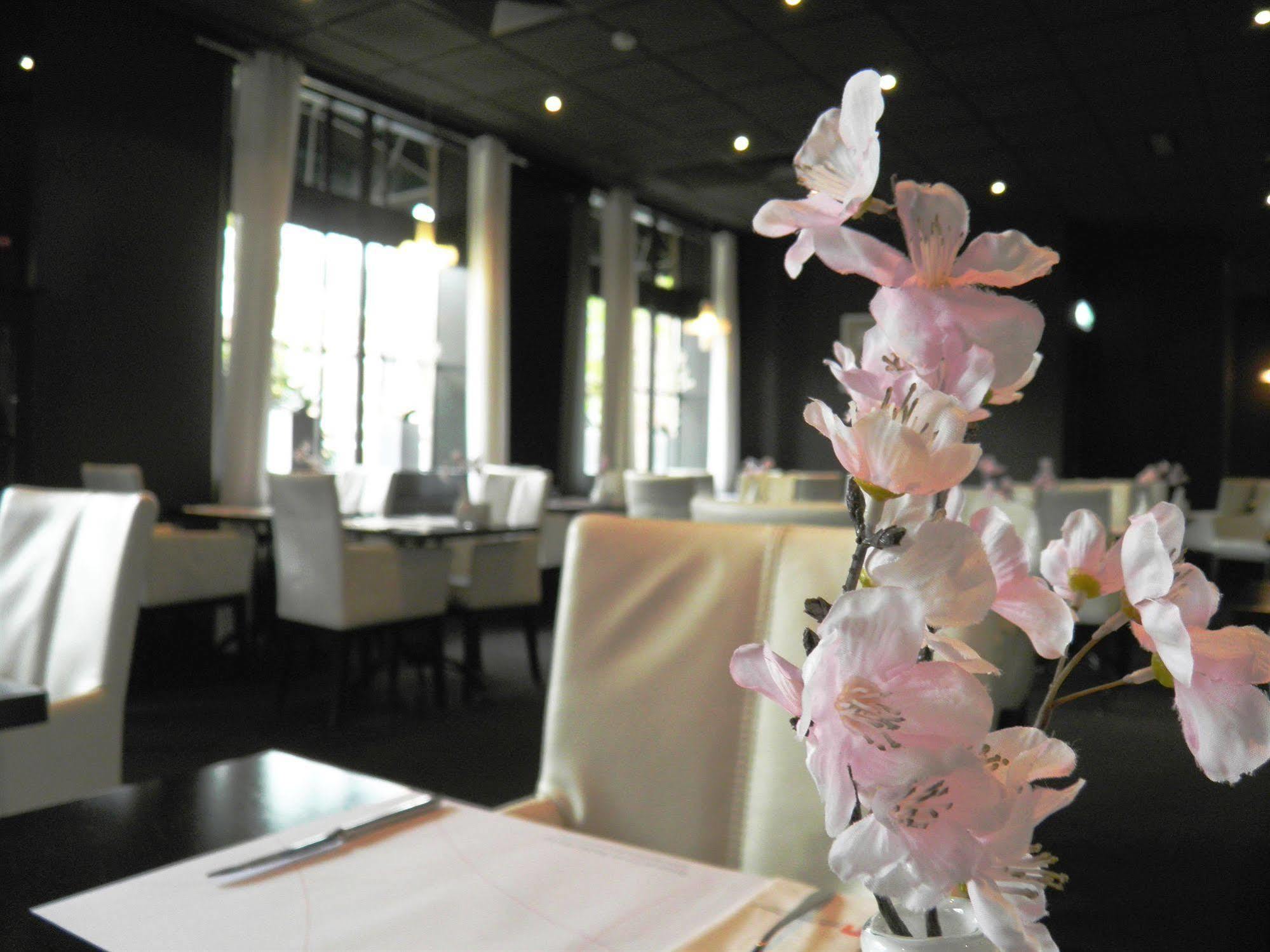 Leonardo Hotel Breda City Center Экстерьер фото